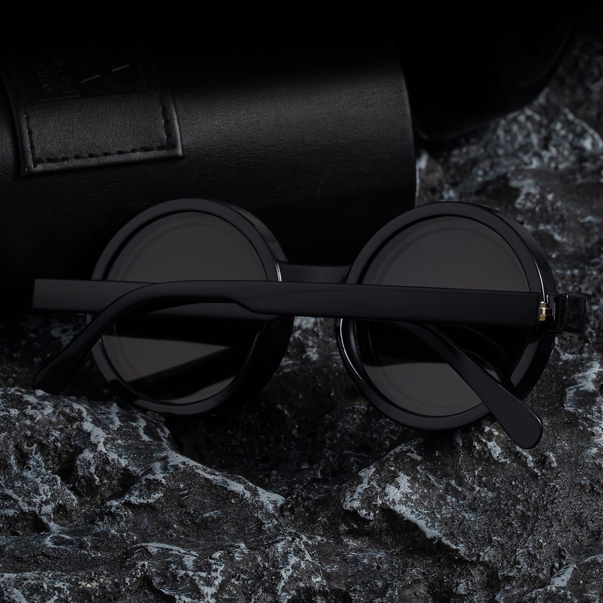 Stylové sluneční brýle s nastavitelnou intenzitou světla – jasné vidění ve světlém i tmavším prostředí! 🔥